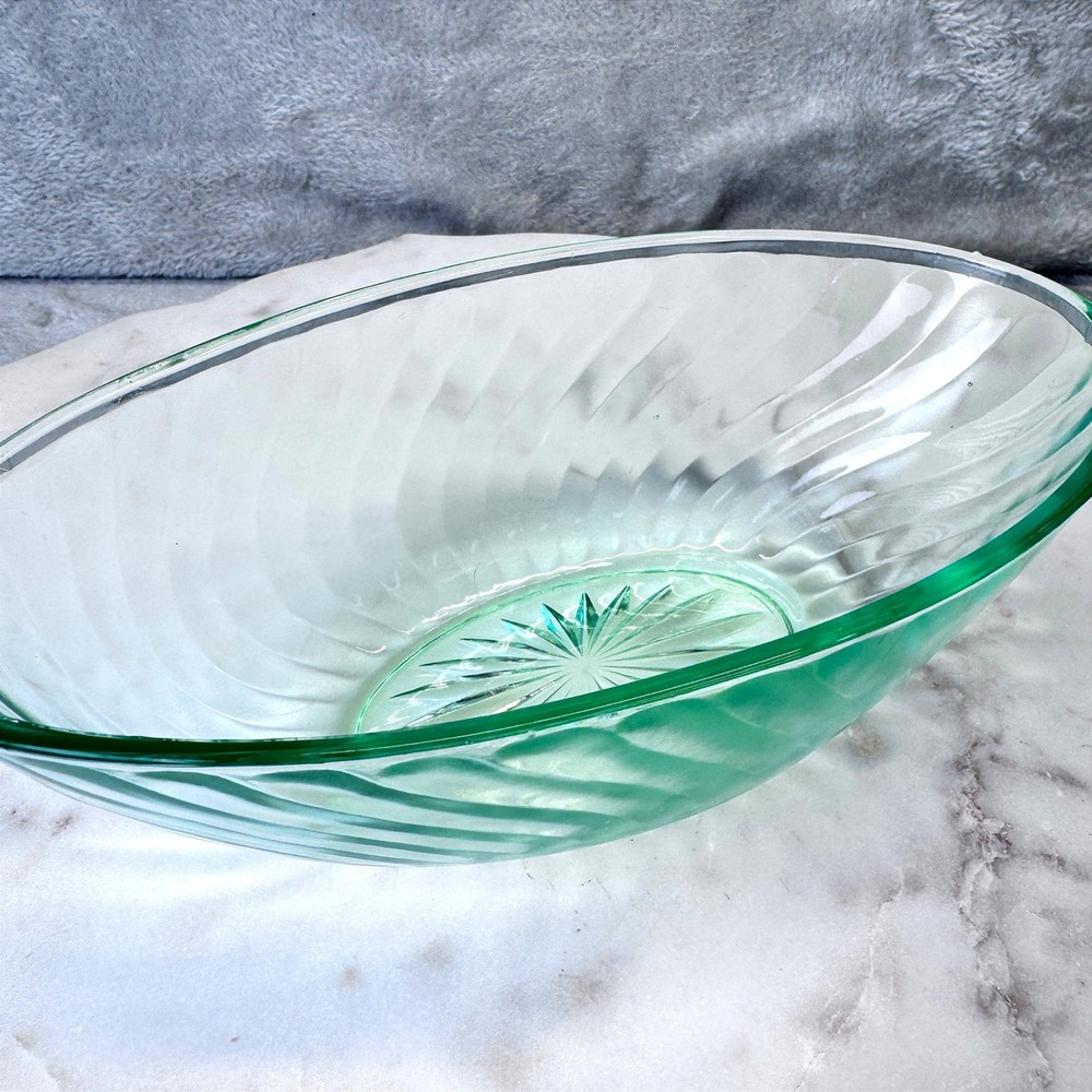 Green Uranium Glass Oval Bowl Swirl Pattern UV‎ Vaseline Vintage Starburst Base - Picture 8 of 10